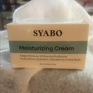 Moisturizing Cream - White and Cream